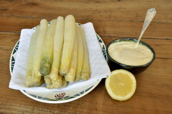 Asperges sauce mousseline