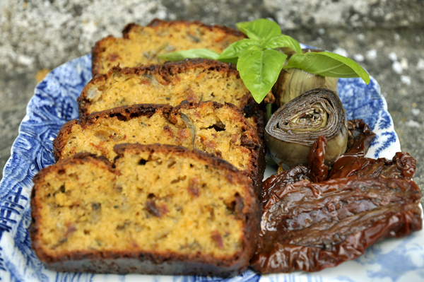 Cake aux artichauts et tomates séchées