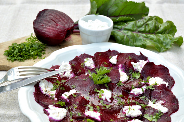 Carpaccio de betteraves au chèvre frais