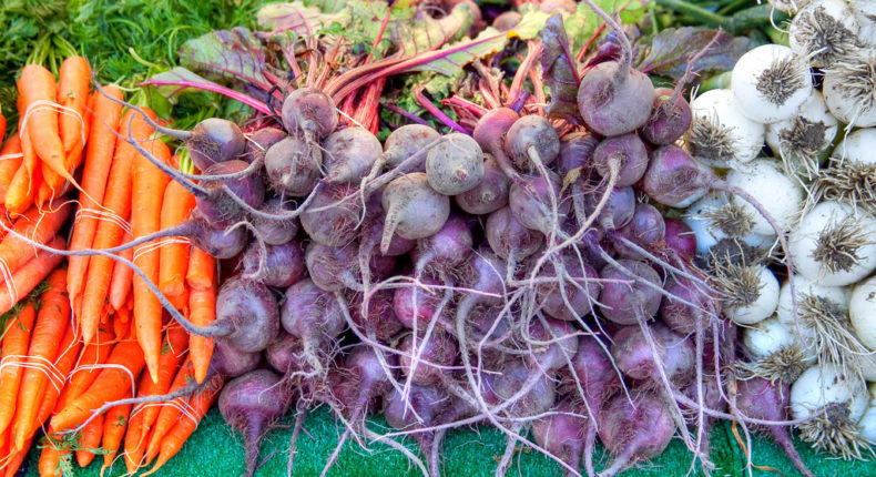 Légumes anciens d’hiver : comment les préparer ? Le radis noir et le salsifis.