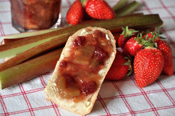 Confiture fraise-rhubarbe