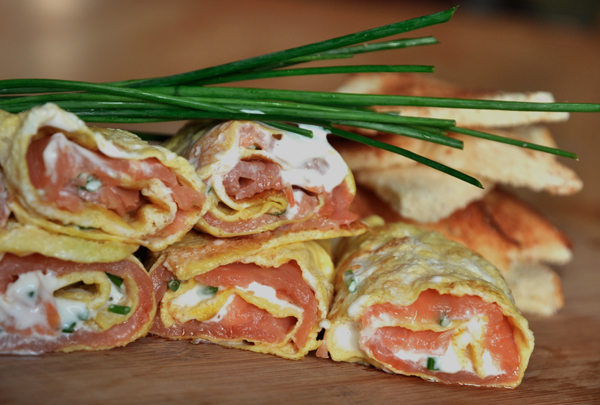 Omelette roulée au saumon