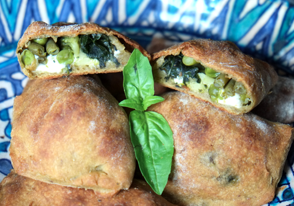 Chaussons au chèvre et aux légumes verts