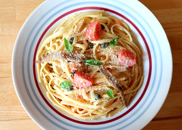 Spaghettis aux anchois et aux câpres