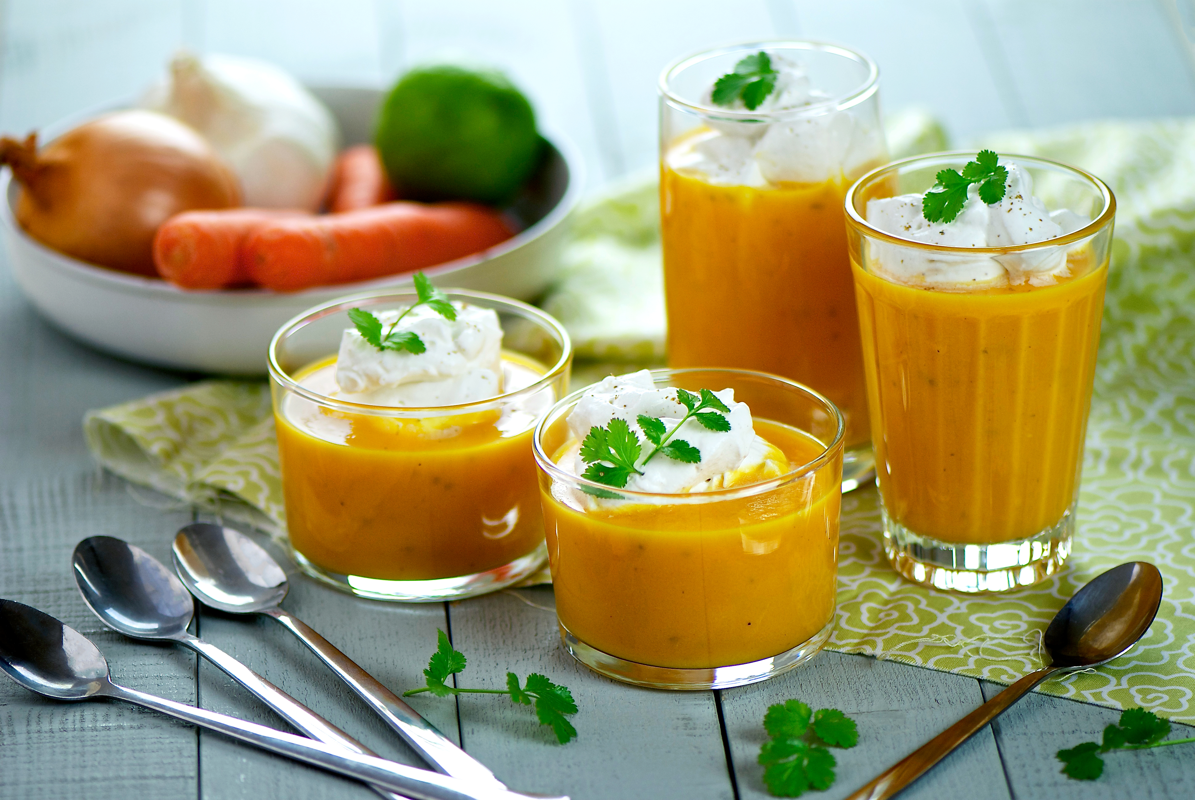 Gaspacho de carottes, citron vert et crème de coriandre