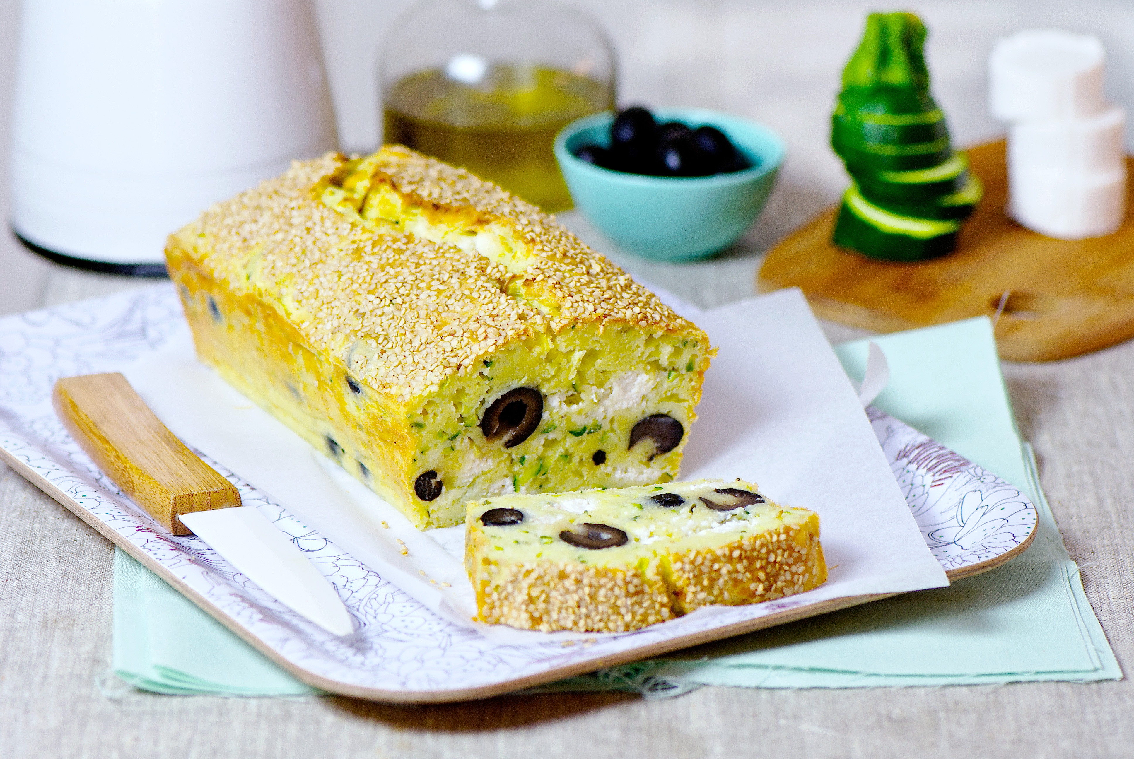 Cake au chèvre frais, courgettes et olives noires