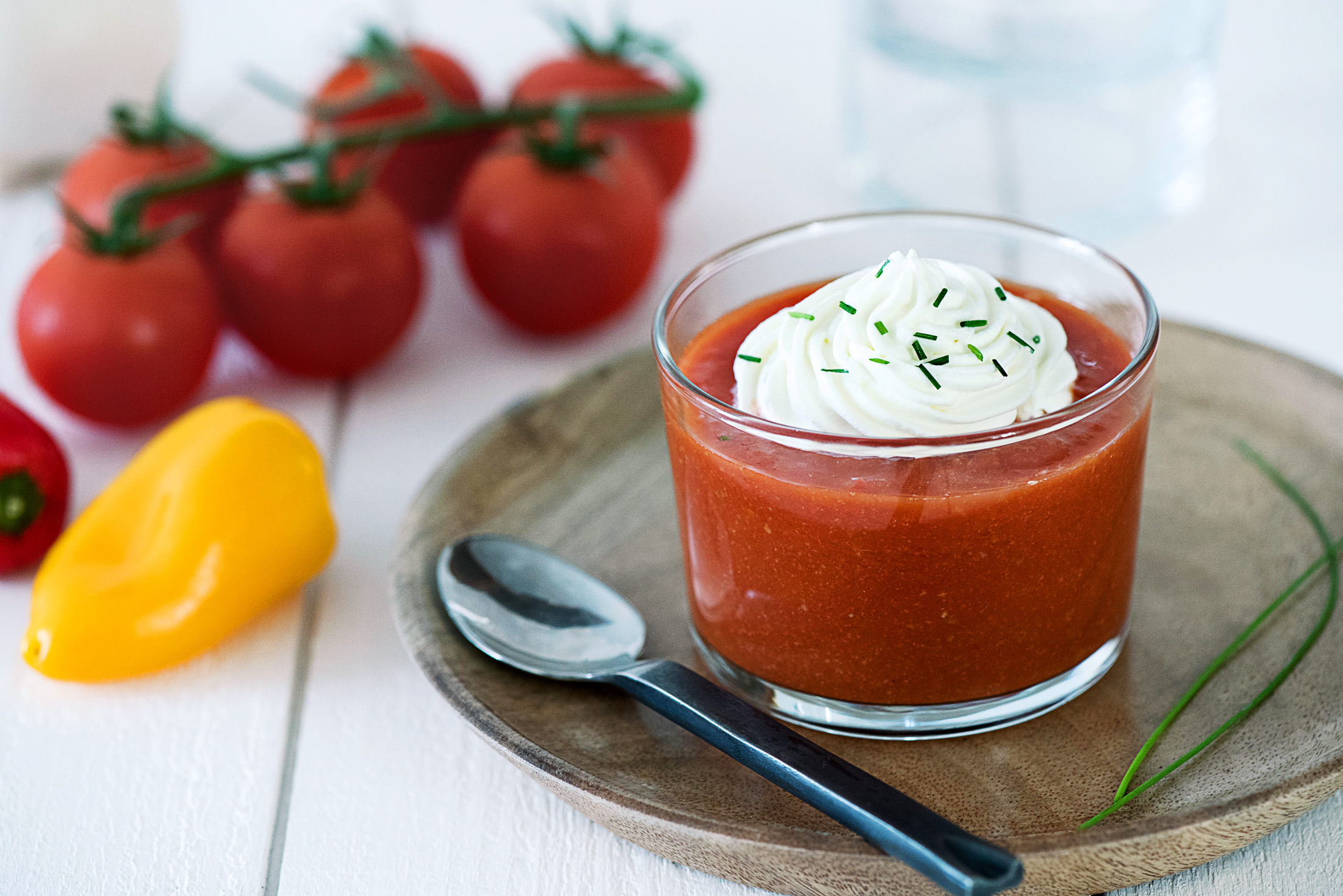 Gaspacho de tomate et chantilly à la ciboulette