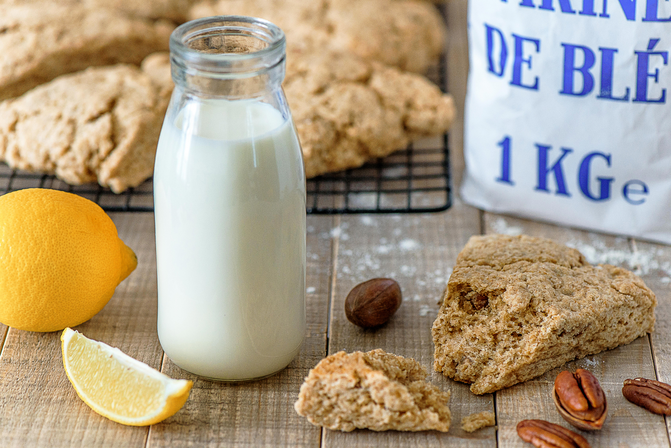 Lait fermenté maison et scones aux noix de pécan