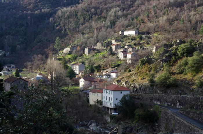 Le petit village de Pied-de-Borne compte 177 habitants © DB