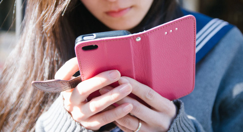 Les téléphones sont maintenant interdits à l'école. ©Dick Thomas Johnson