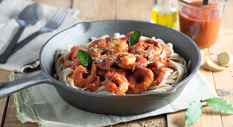 Pâtes et crevettes au coulis de tomate épicé - DR Mon Quotidien Autrement - E. Montuclard