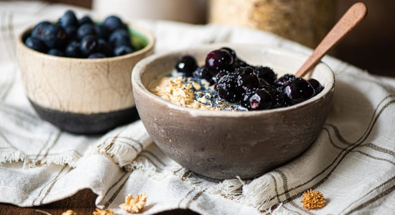 Porridge à la camomille, aux myrtilles et aux graines de pavot - DR Mon Quotidien Autrement - E. Montuclard