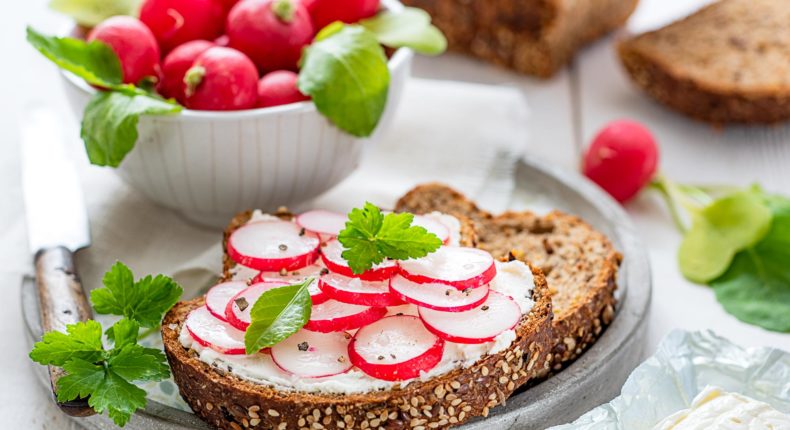 Tartines au radis et fromage frais - DR Mon Quotidien Autrement - E. Montuclard