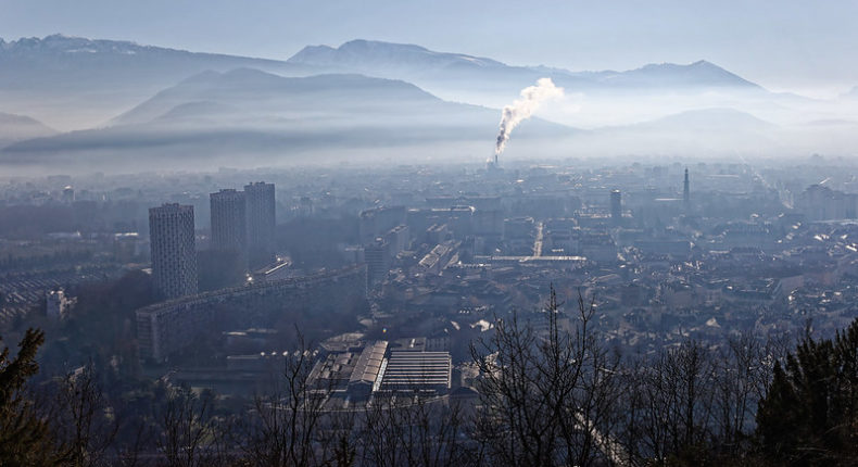 Le chauffage et le transport sont les premières sources de pollution en France. Crédits jackduvr