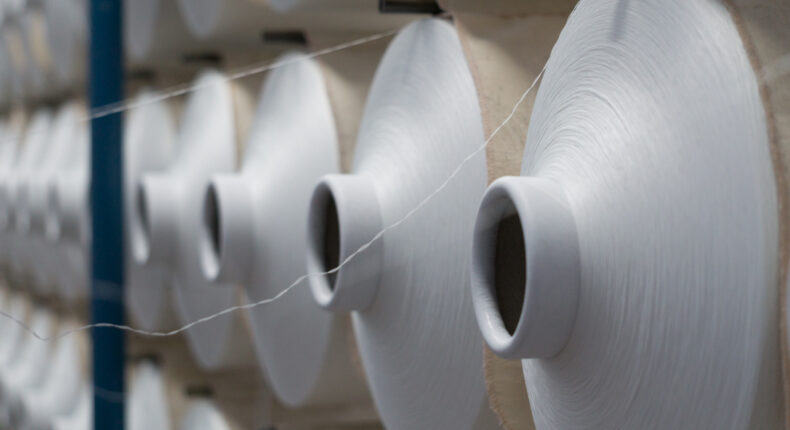 La marque Hopaal utilise un mélange de fibre de coton et de polyester recyclé.