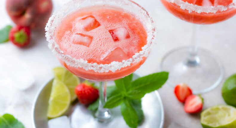 Cocktail fruité : pêche, fraise et menthe - Mon Quotidien Autrement - ©E. Montuclard