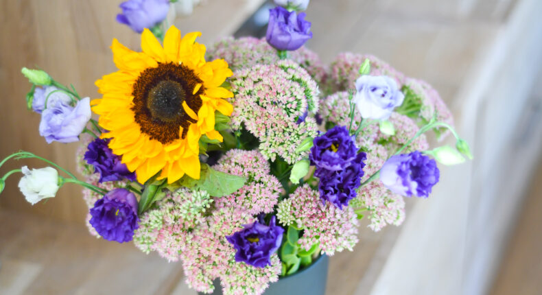 Bouquet tournesol lisianthus et sédum