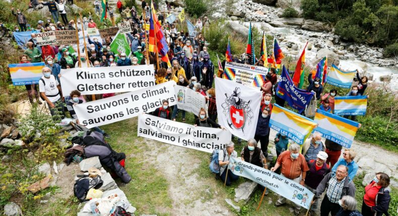 Enterrement de glacier. Crédit : Alliance climatique suisse.