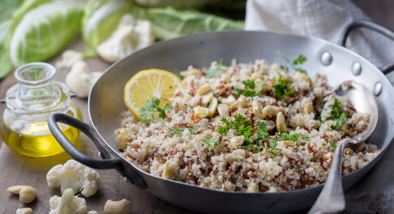 Semoule de chou-fleur frit, riz rouge et noix de cajou - Mon Quotidien Autrement - ©E. Montuclard