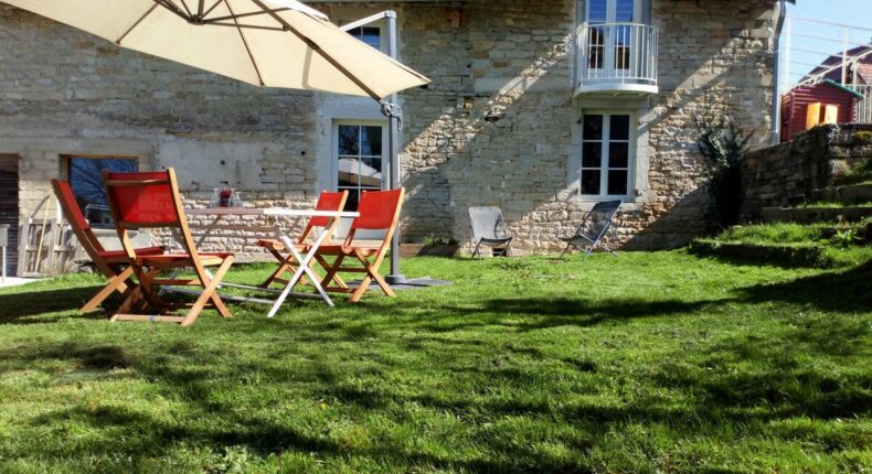 Le gîte de l'herbier sous la rochette.