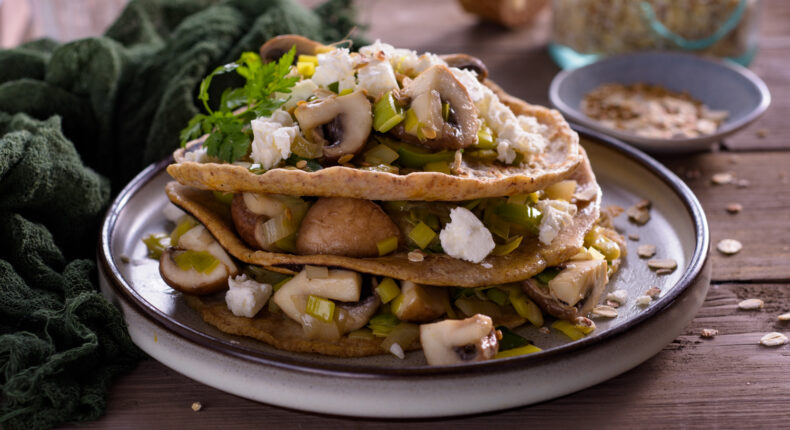 Pancakes à l'avoine et au sarrasin, poêlée de légumes et feta - Mon Quotidien Autrement - ©E. Montuclard