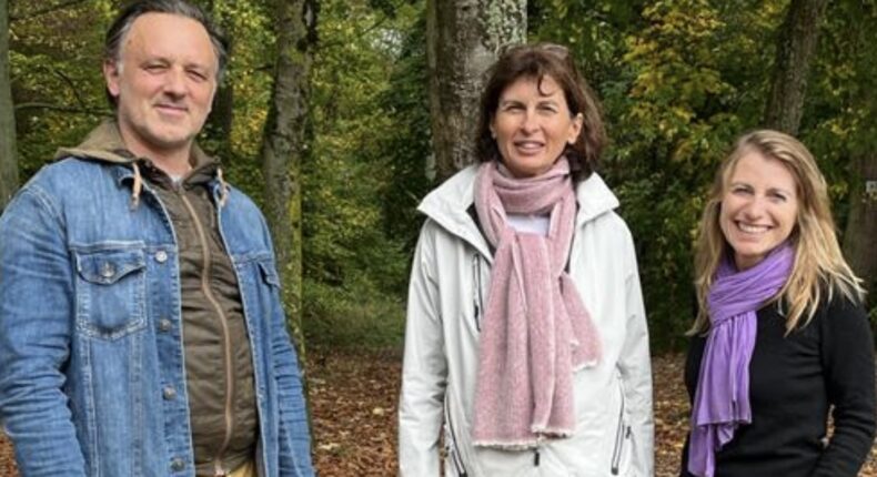 Hortense Noiret (à droite) avec les deux autres cofondateurs des ateliers « Nature et coopération » - Photo personnelle