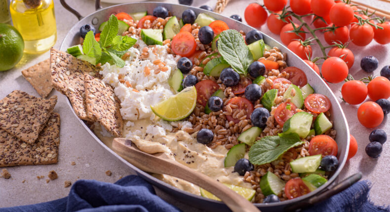 Taboulé de farro, houmous et chèvre - Mon Quotidien Autrement - ©E. Montuclard