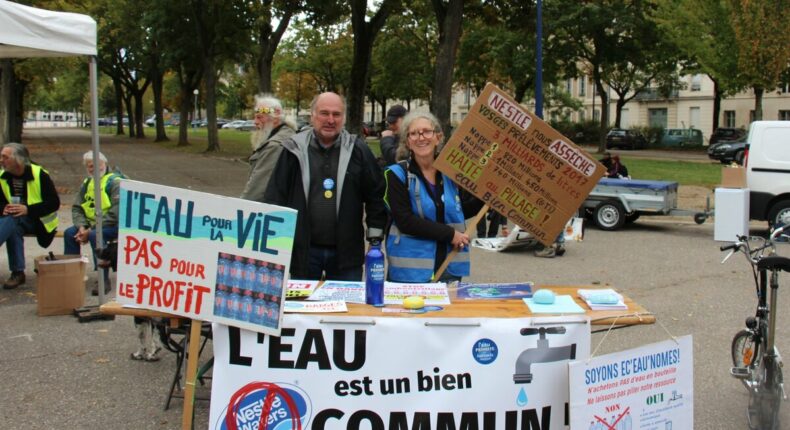 Le collectif Eau 88 lutte contre Nestlé Waters. Crédit : Eau 88