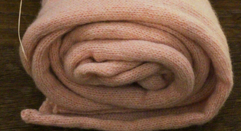 Une écharpe en laine recyclée de Plusdepulls.