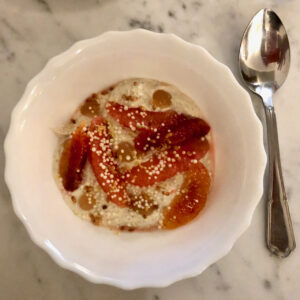 Yaourt crémeux acidulé et vanillé, agrumes en gelée au rooibos, riz soufflé. Crédit : Ph. Claudel.