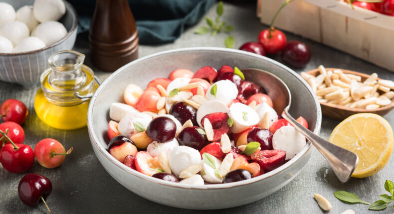 Recette de salade de cerises et mozzarella - Mon Quotidien Autrement - ©E. montuclard